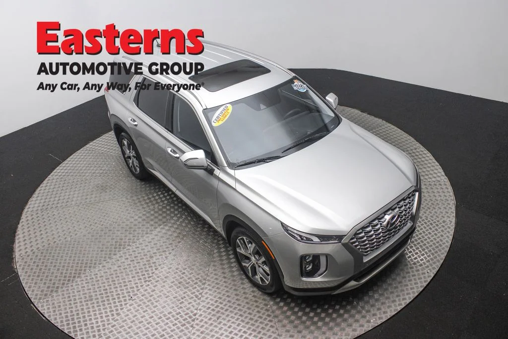 Used 2022 Silver Hyundai SEL image 3