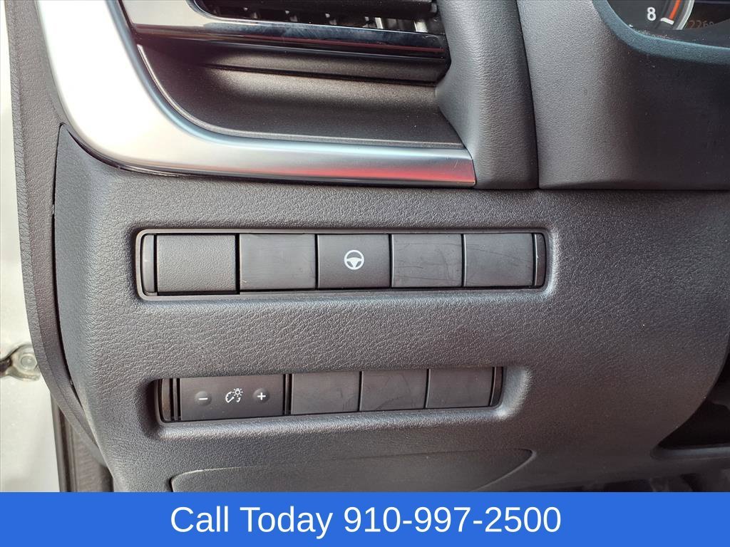Used 2022 Silver Nissan SV Intelligent AWD image 12