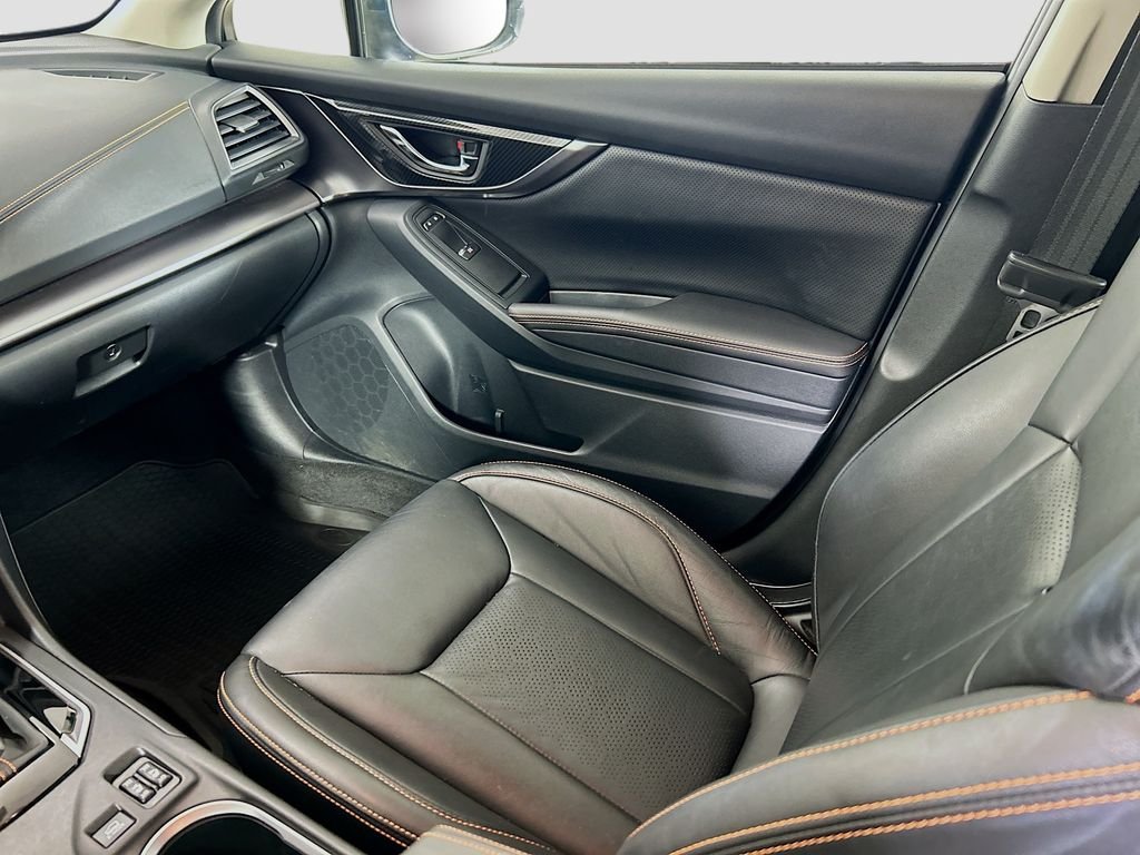 Used 2019 Ice Silver Metallic Subaru Limited image 24