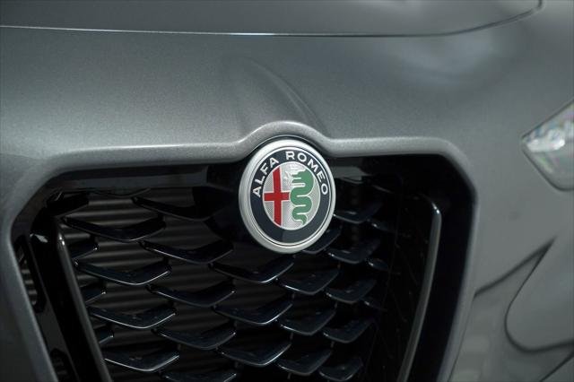 New 2025 Vesuvio Gray Metallic Exterior Paint Alfa Romeo  image 24