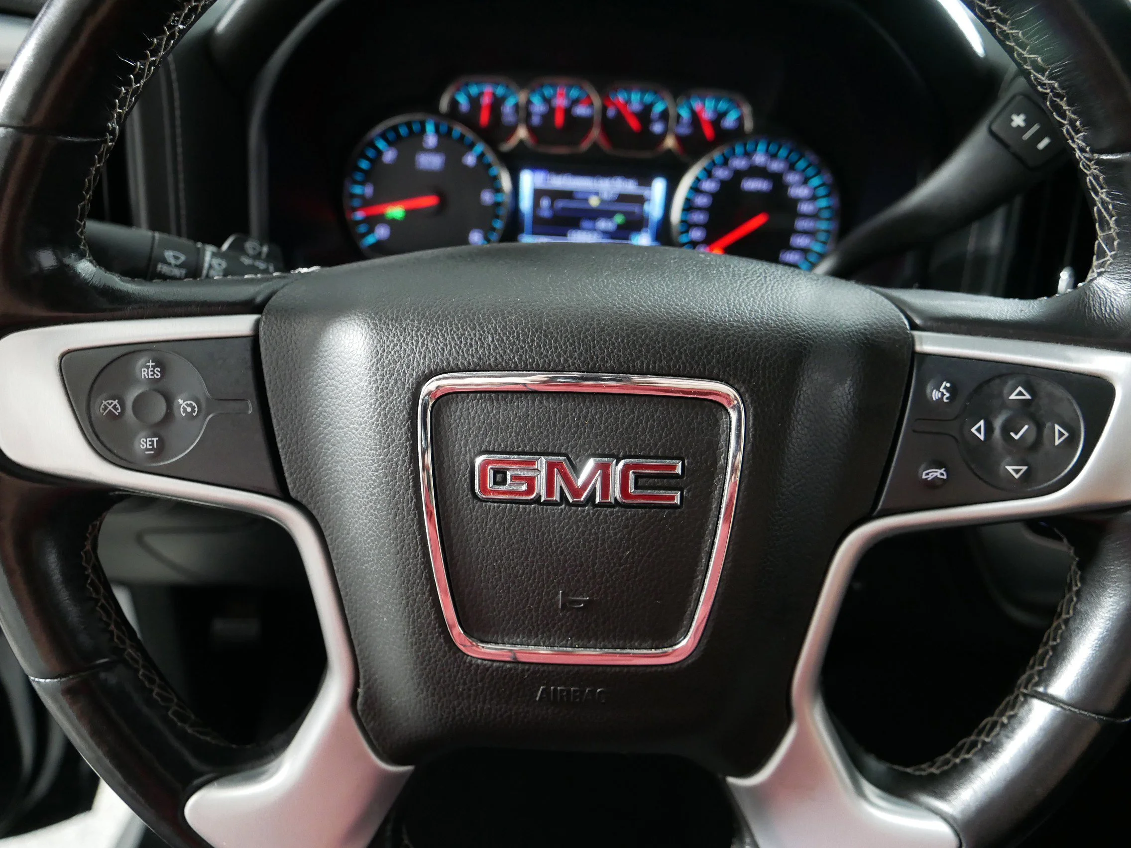 Used 2019 Summit White GMC SLE image 25