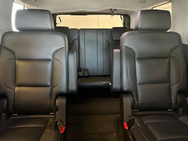 Used 2020 Summit White GMC  image 28