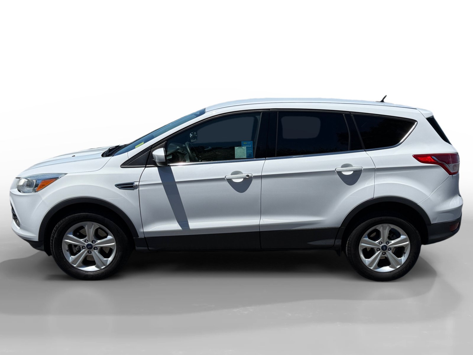 Used 2016 Oxford White Ford SE image 2