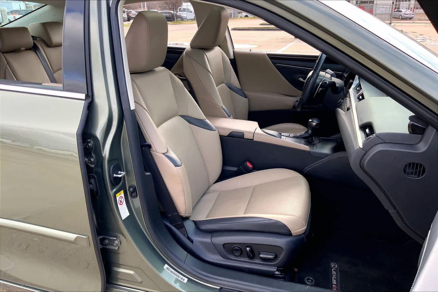 Used 2019 Sunlit Green Lexus  image 8