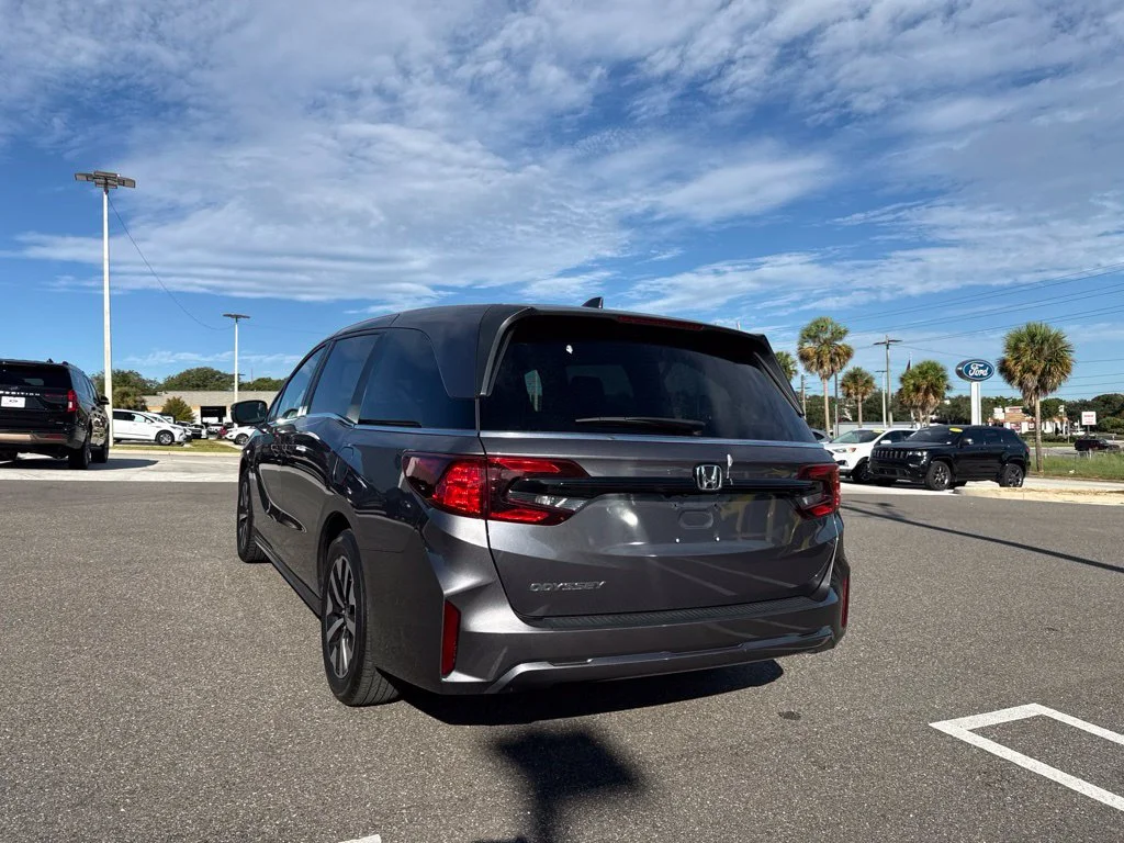 Used 2025 Gray Honda EX-L image 3