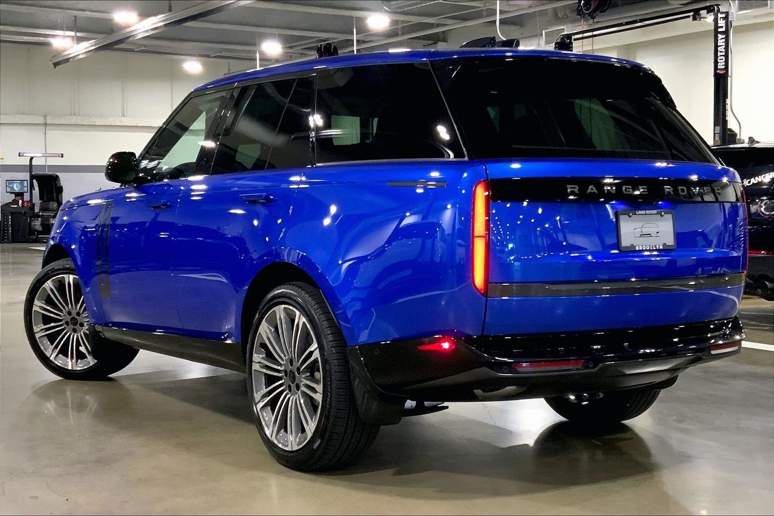 New 2026 Velocity Blue Land Rover SE image 12