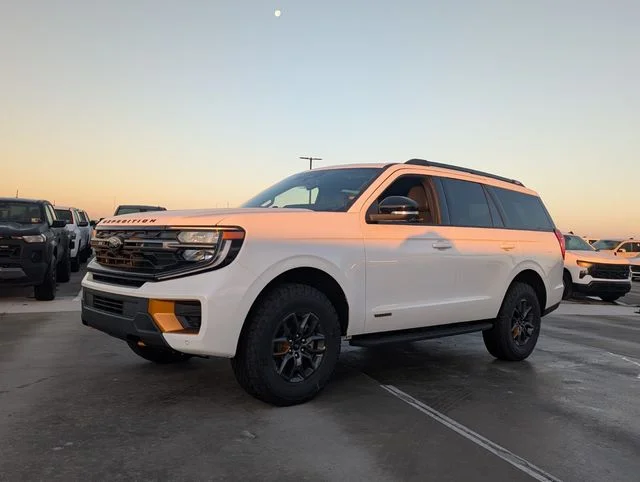 New 2026 Star White Metallic Tri-Coat Ford Tremor® image 3