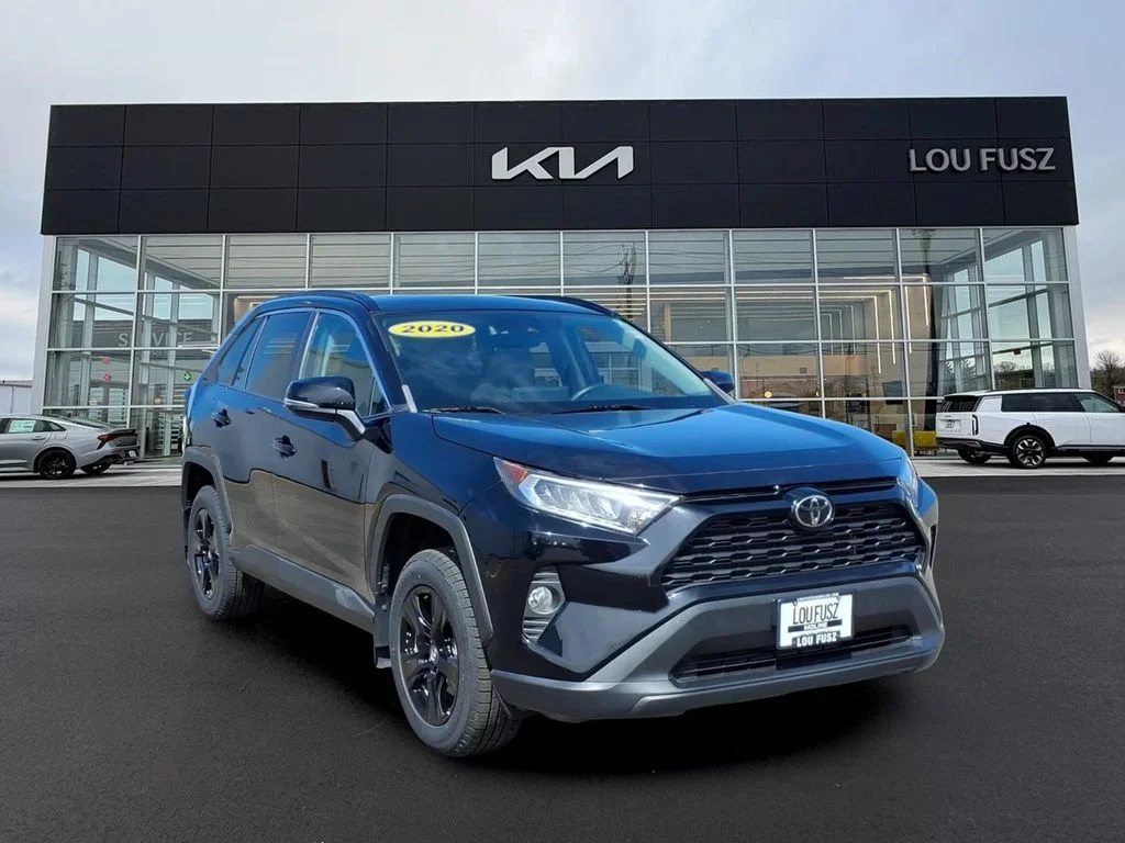 Used 2020 Black Toyota XLE image 1