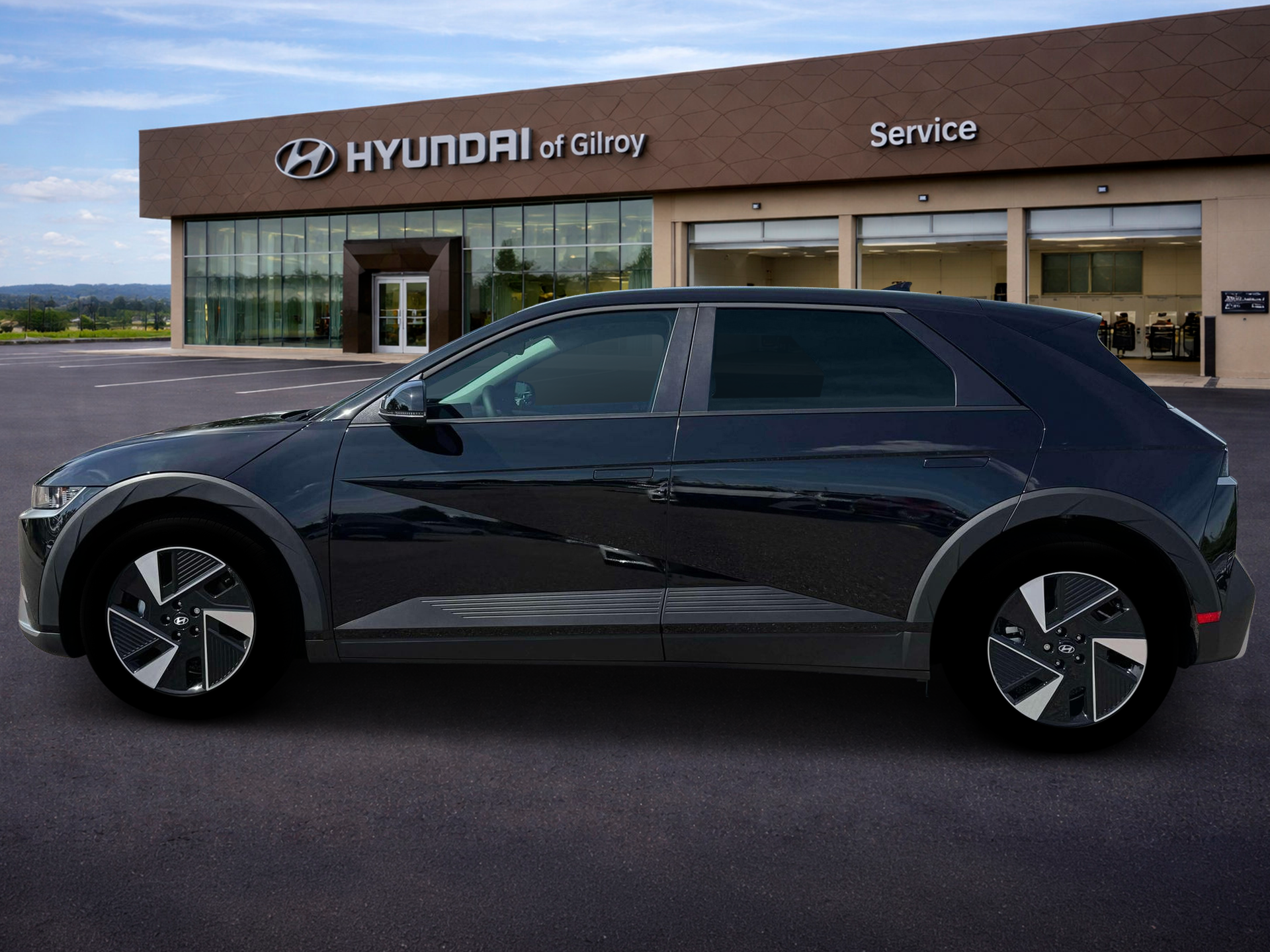 New 2025 Black Hyundai SE Standard Range image 3