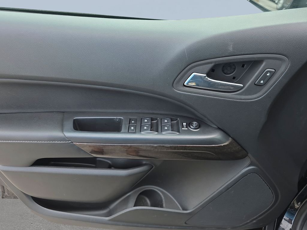 Used 2022 Onyx Black GMC Elevation image 17