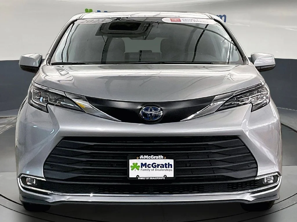 Used 2023 Silver Toyota XLE image 5