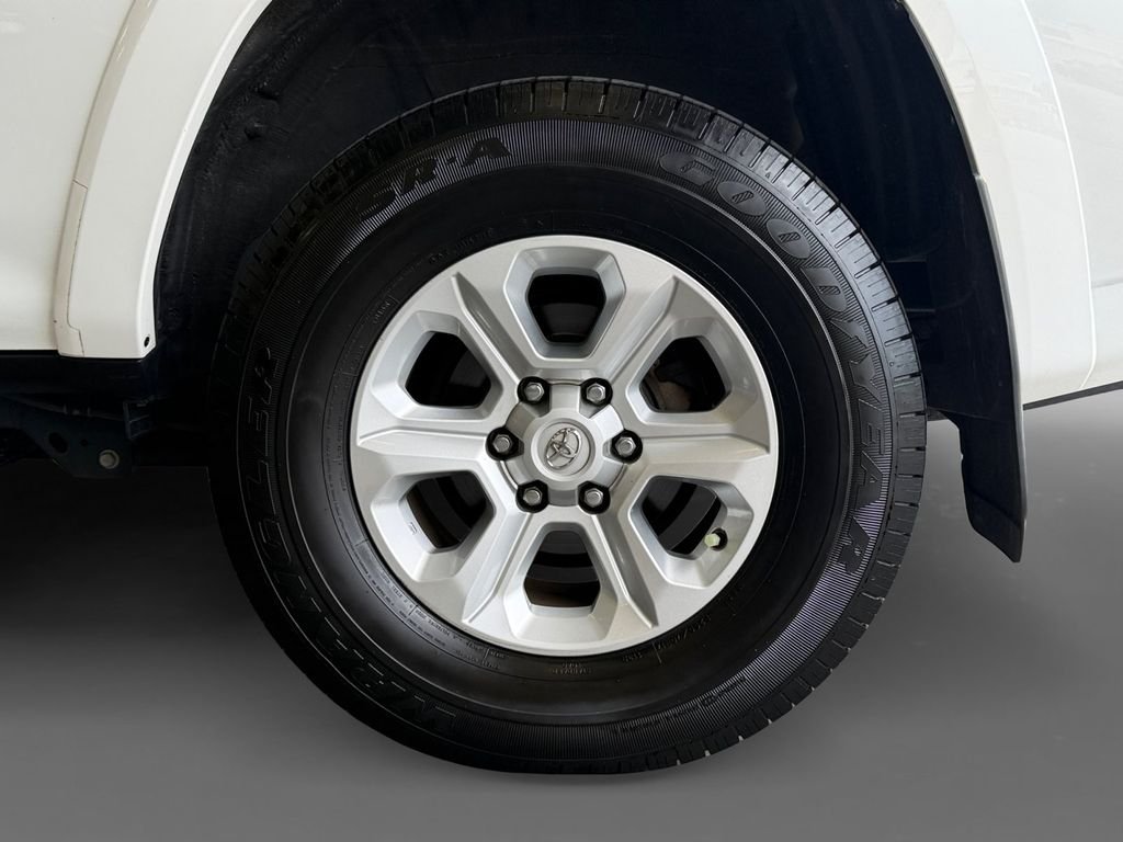 Used 2022 White Toyota SR5 Premium image 14