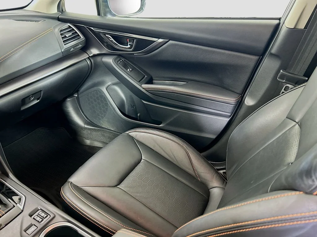 Used 2019 Ice Silver Metallic Subaru Limited image 23