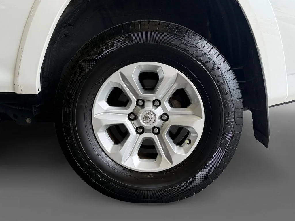 Used 2022 White Toyota SR5 Premium image 14