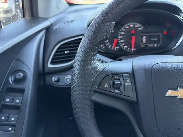 Used 2022 SUMMIT WHITE Chevrolet LS image 28