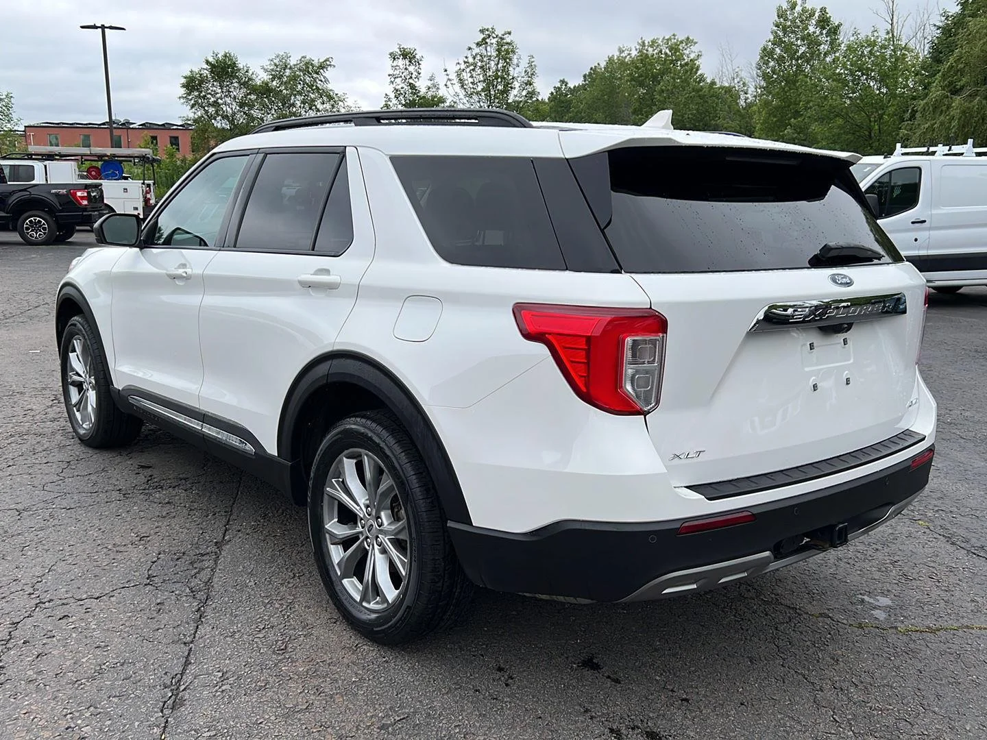 Used 2023 Star White Metallic Tri-Coat Ford XLT image 3