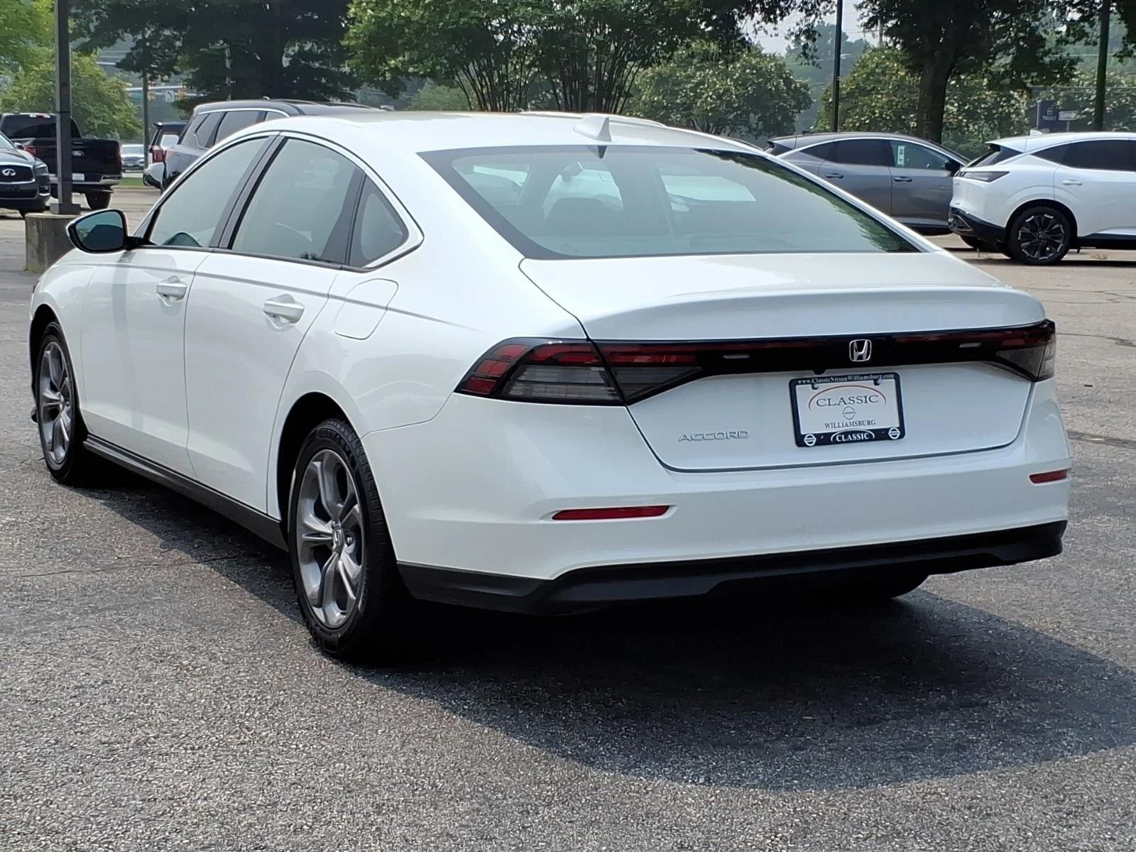 Used 2024 WHITE Honda EX image 9