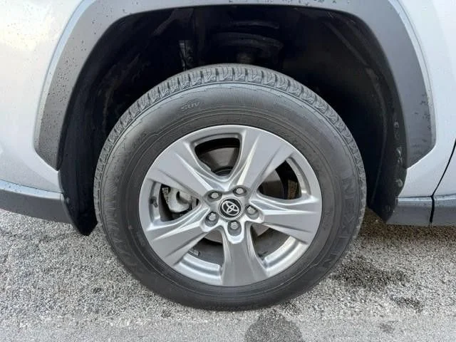 2024 Toyota RAV4 XLE - Photo 8
