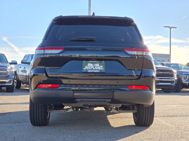 Certified Used 2024 Diamond Black Crystal Pearlcoat Jeep Altitude X image 29