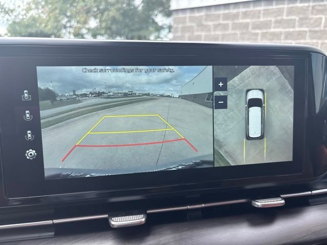 Used 2022 White Kia SX image 25