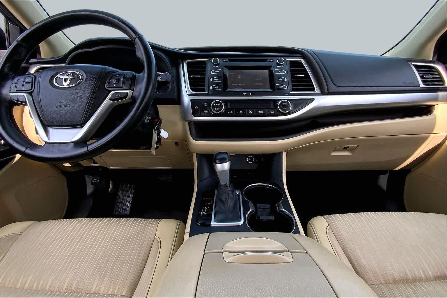Used 2015 Blizzard Pearl Toyota LE Plus image 15