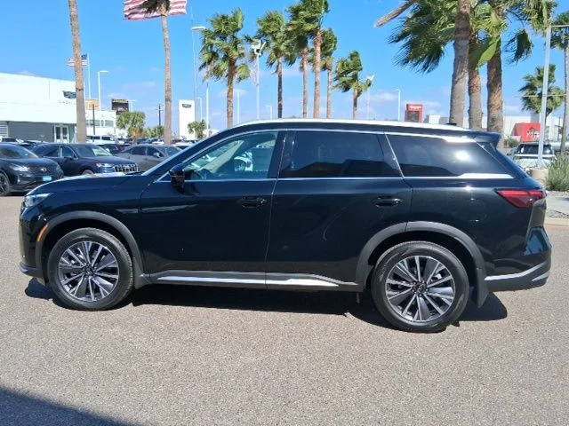 New 2026 MINERAL BLACK INFINITI Luxe FWD image 3