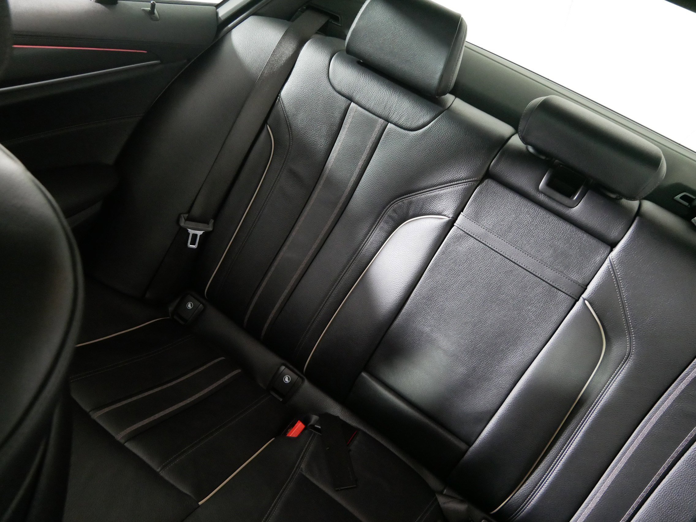2022 BMW 5 Series M550i - Photo 12
