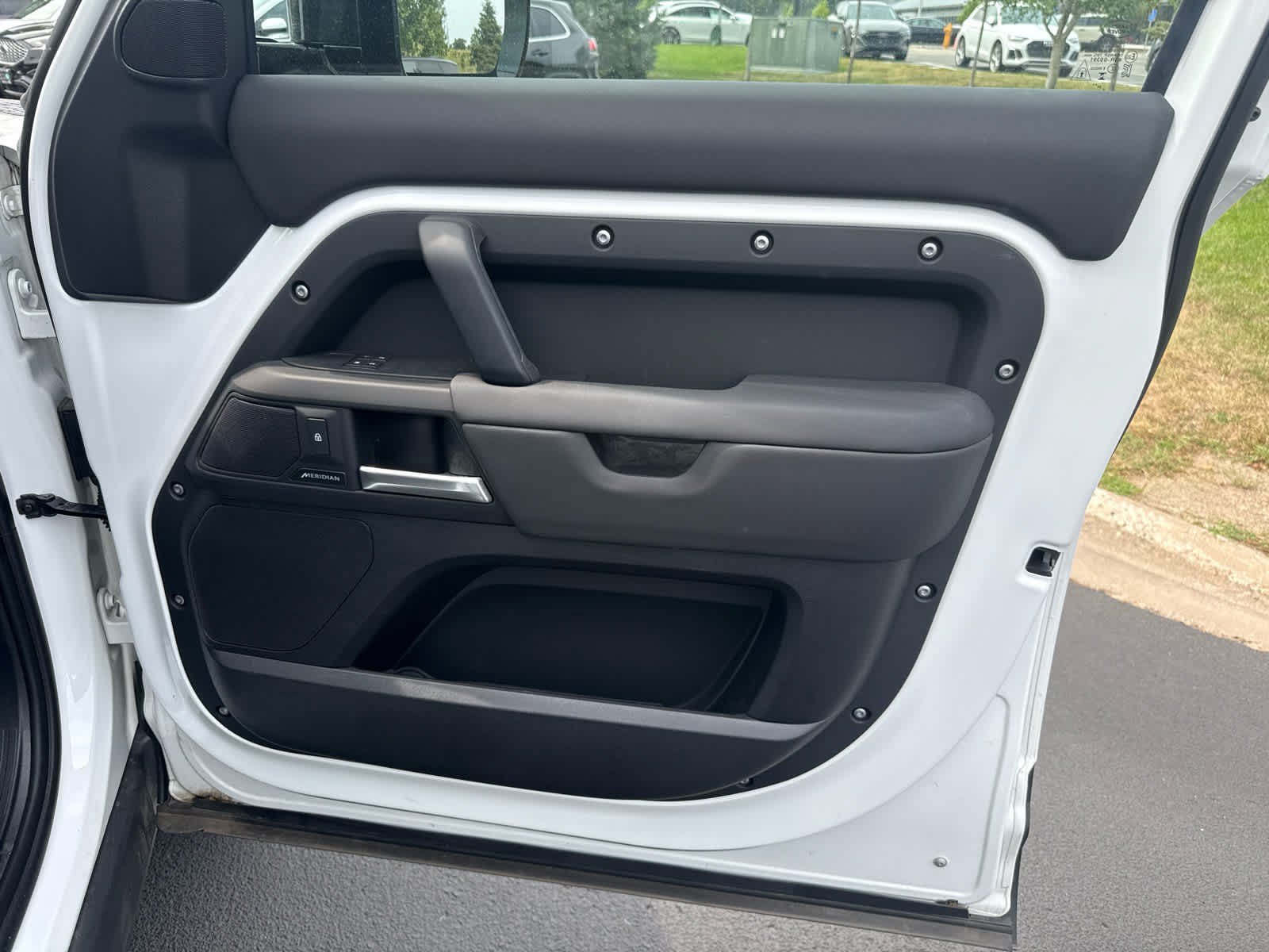 Used 2025 White Land Rover S image 9
