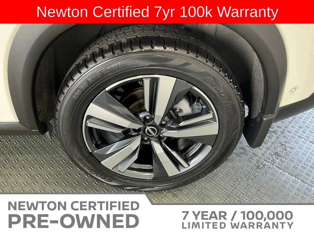 Certified Used 2023 Pearl White Tricoat/Super Black Nissan SL image 51