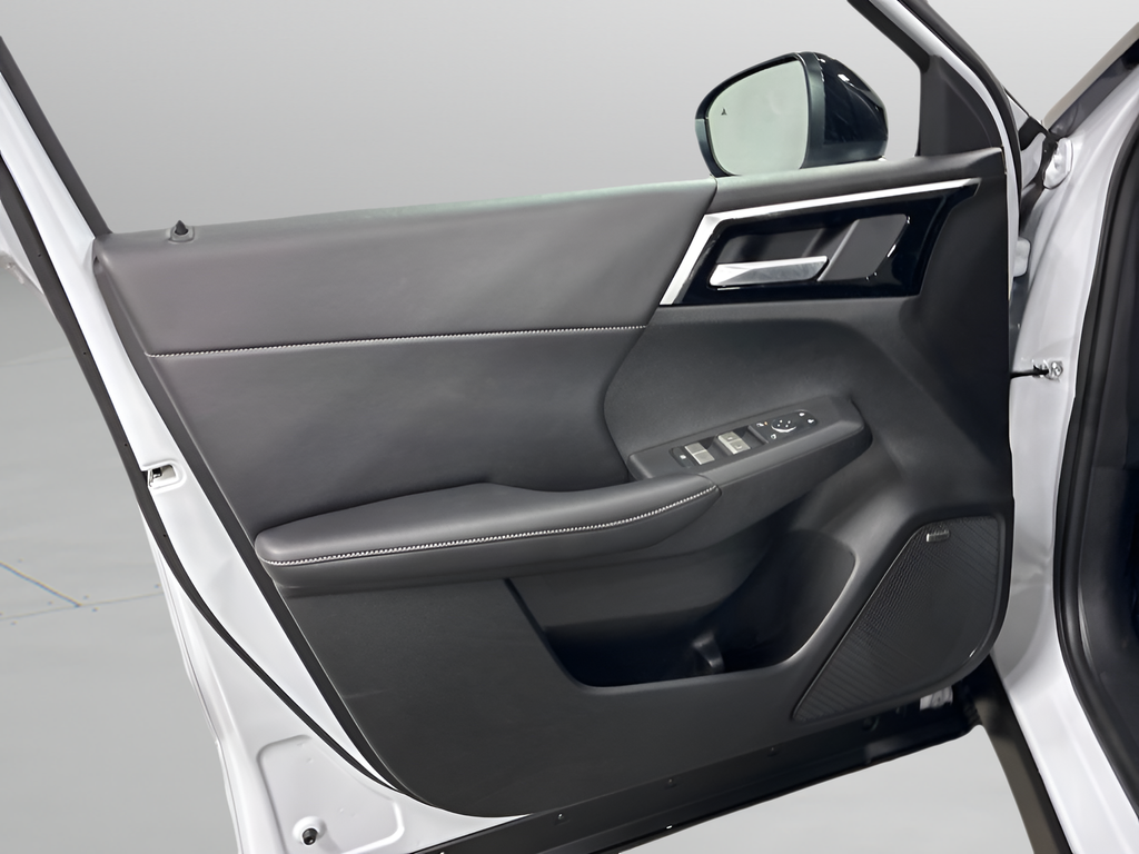 New 2026 White Diamond Mitsubishi LE image 23