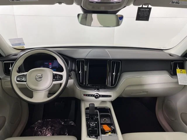 2025 Volvo XC60 Plus - Photo 38