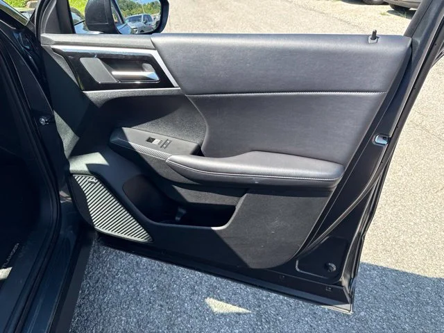 Used 2025  Mitsubishi  image 28
