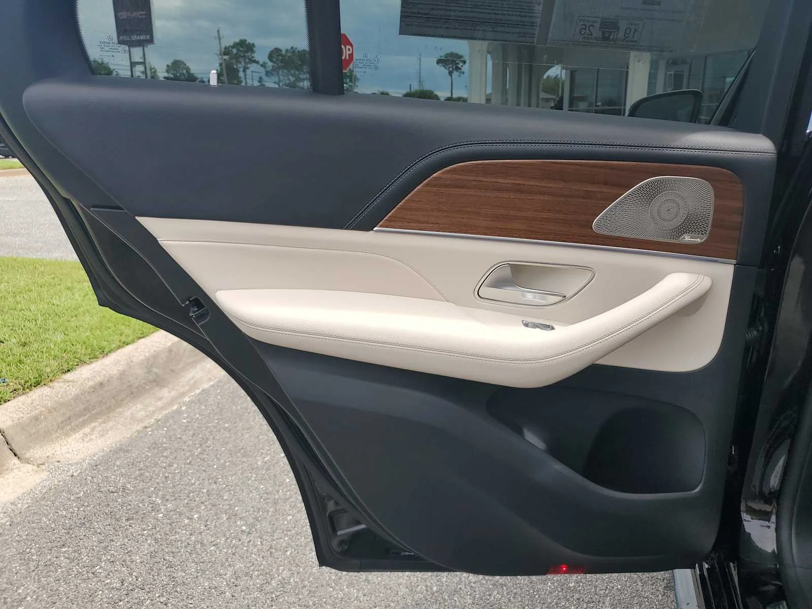 Used 2026  Mercedes-Benz GLE 450 image 21