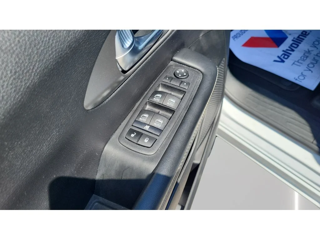 Used 2025 Bright White Clearcoat Chrysler Select image 20
