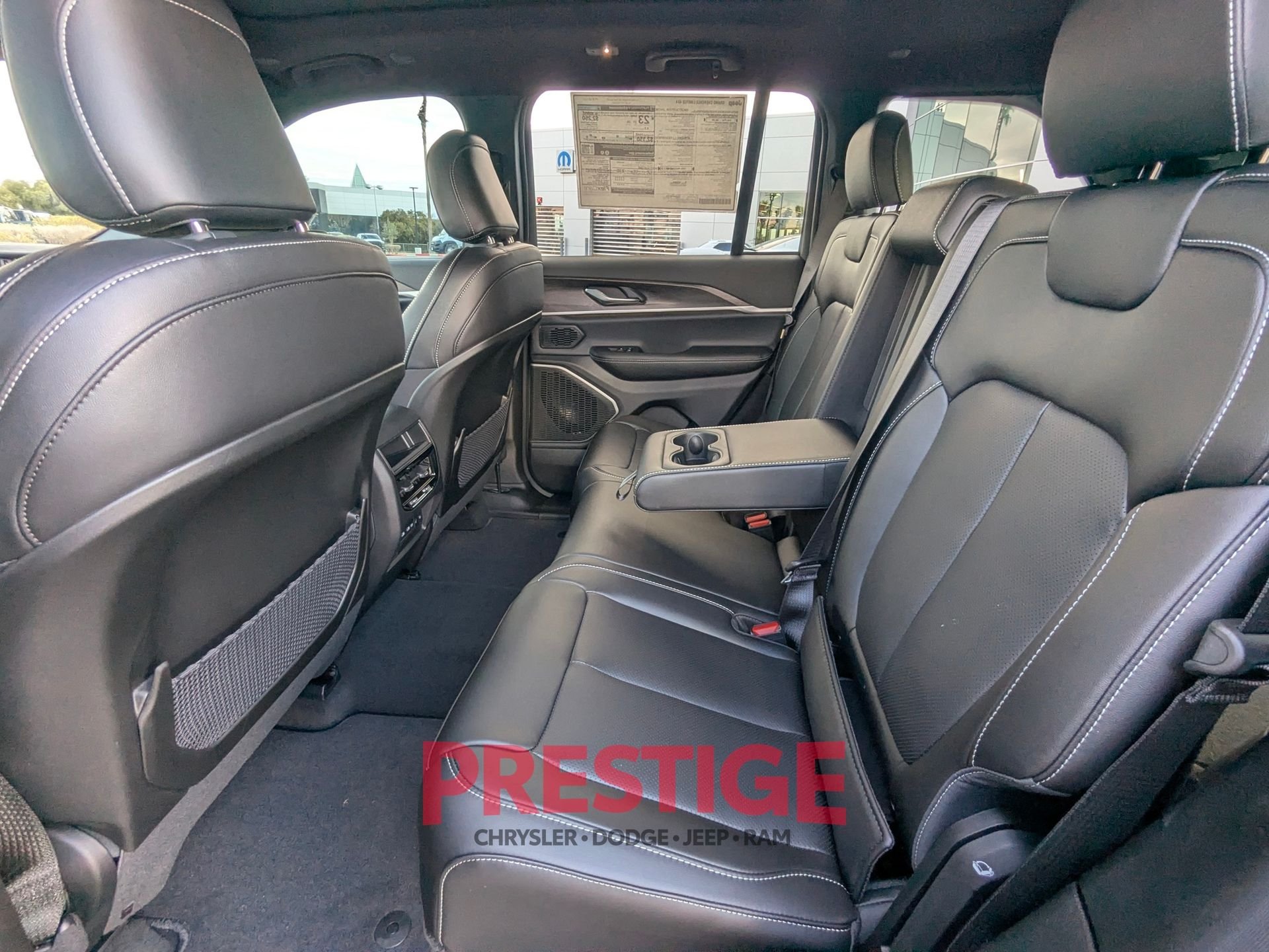 New 2026 Diamond Black Crystal Pearlcoat Jeep Limited image 28