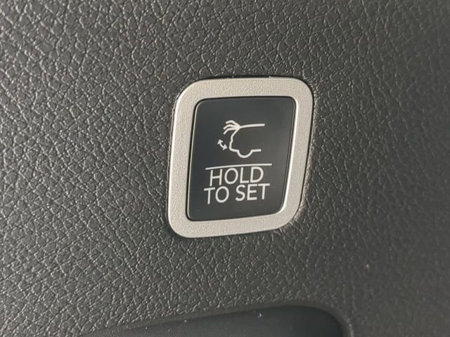 New 2026 Silver-Zynith Exterior Paint Jeep Limited Altitude image 15