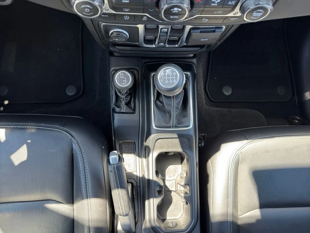 Used 2021 White Jeep Unlimited Sahara image 18