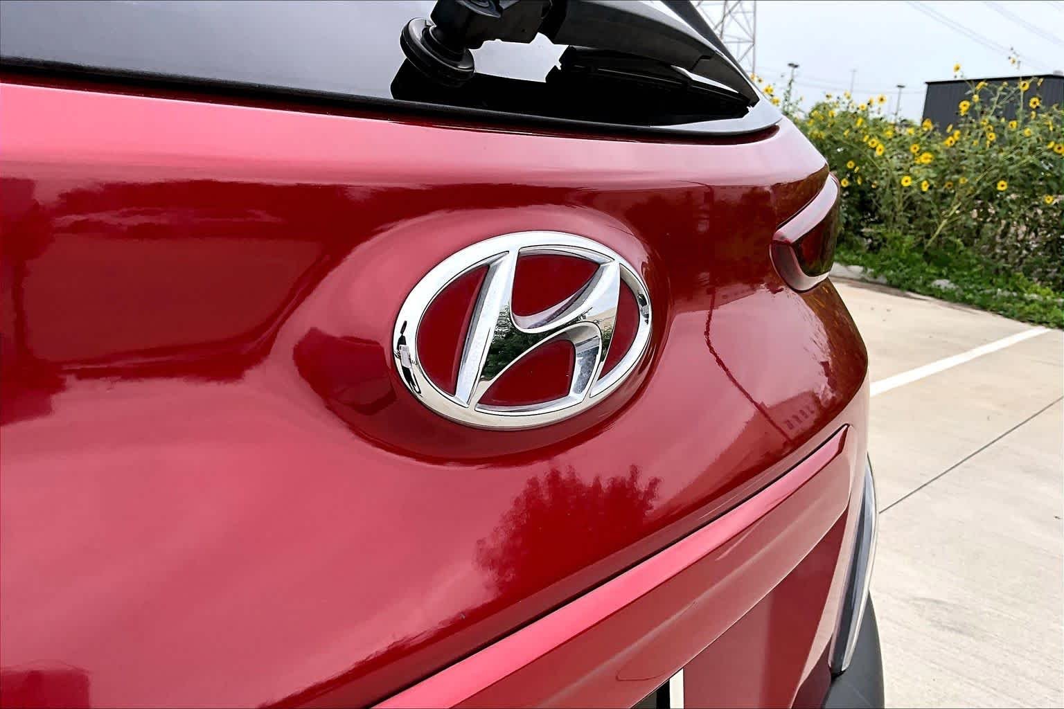Used 2022 Pulse Red Hyundai SEL image 10