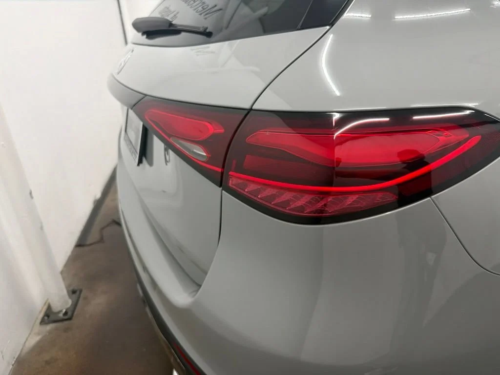 New 2027 White Mercedes-Benz GLC 300 image 11