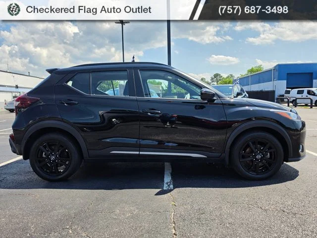 Used 2023 Super Black Nissan SR image 9