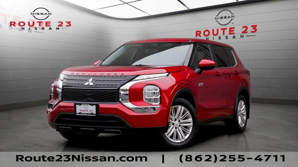 Used 2024 Red Mitsubishi ES image 1