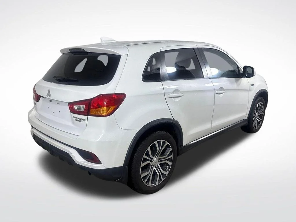 Used 2018 White Mitsubishi 2.0 ES image 3