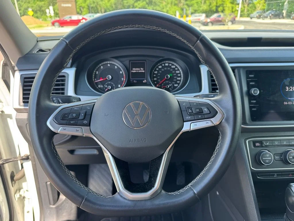 Used 2021 White Volkswagen 3.6L V6 SE w/Technology image 20