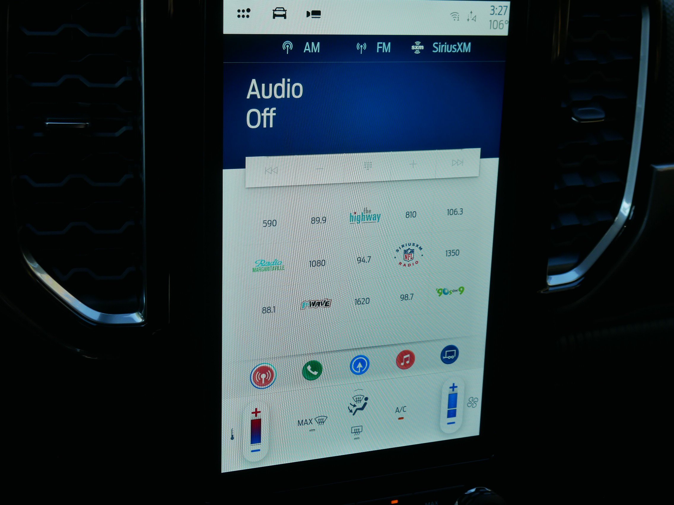 New 2025 Oxford White Ford XLT image 10