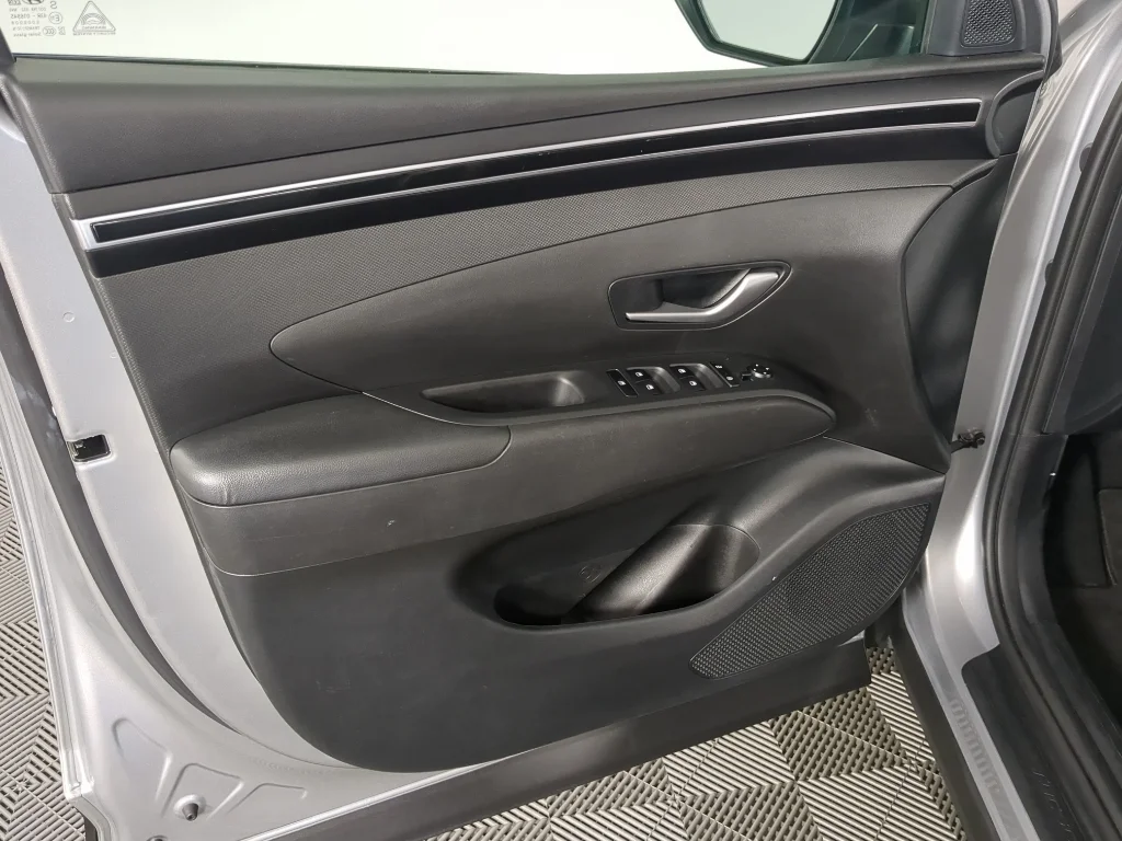 Used 2023 Silver Hyundai SE image 12