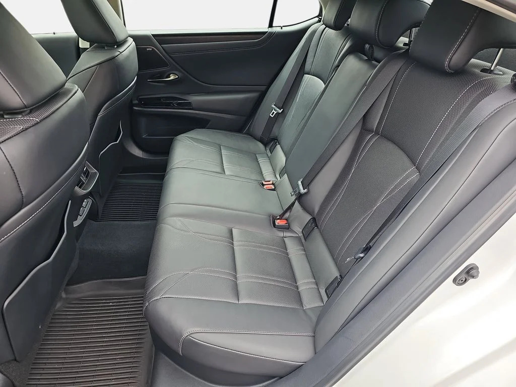 Used 2025 White Lexus 300h Luxury image 15