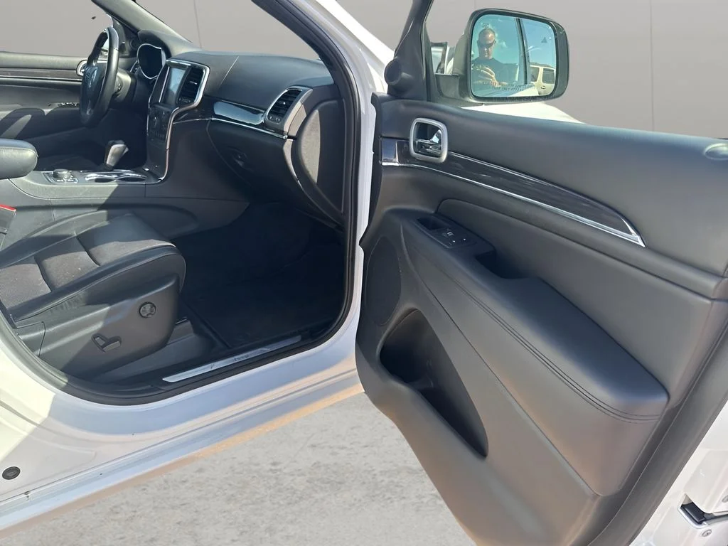 Used 2018 Ivory 3-Coat Jeep Overland image 15