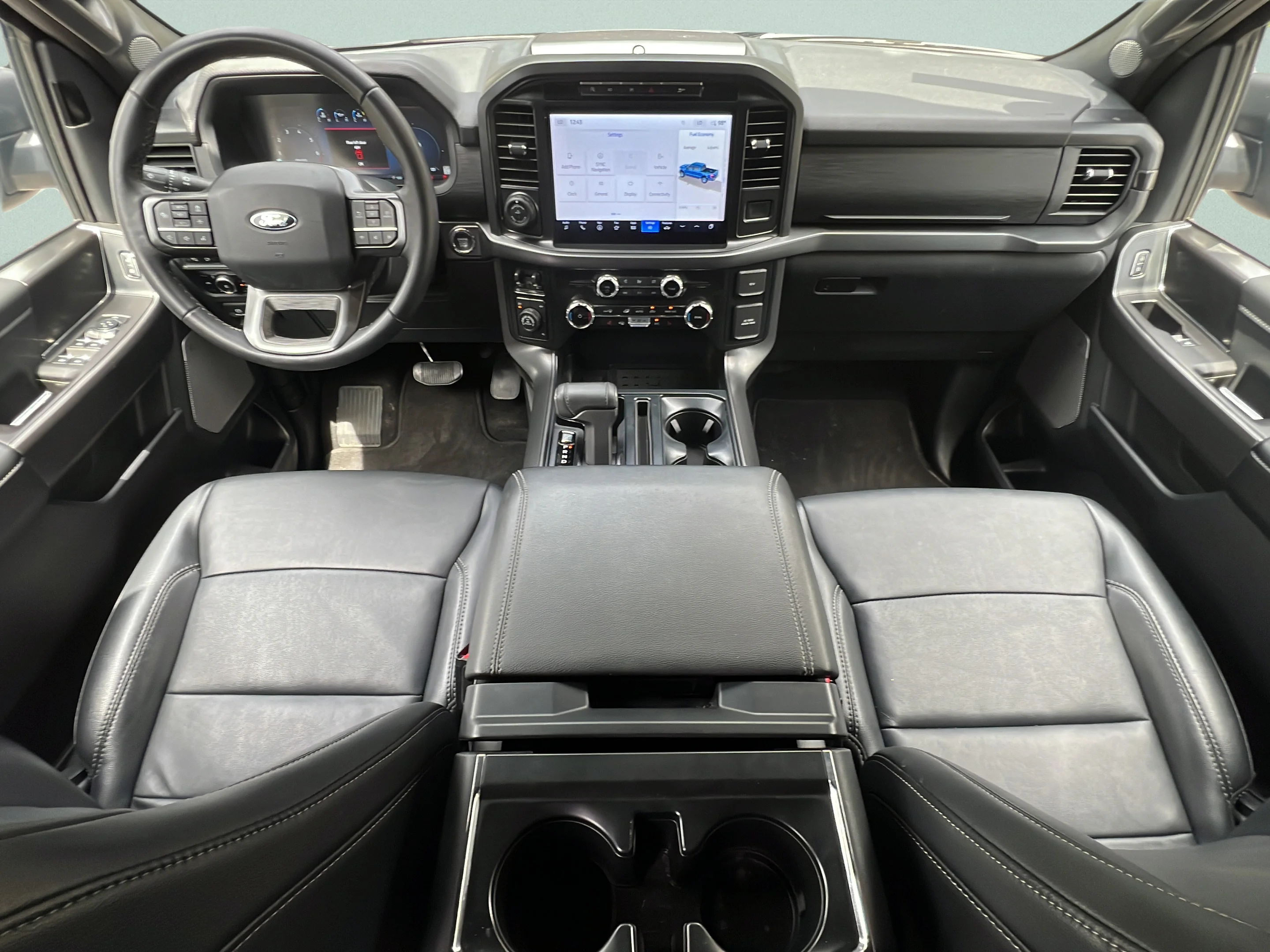 Used 2024 Agate Black Metallic Ford XLT image 13