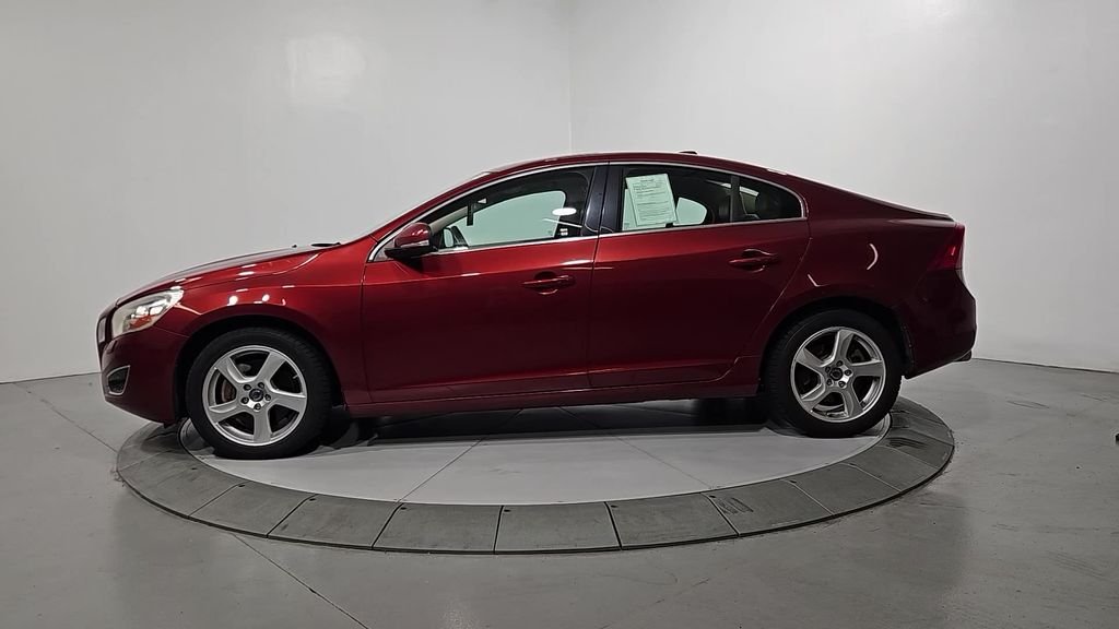 Used 2013 Red Volvo  image 2