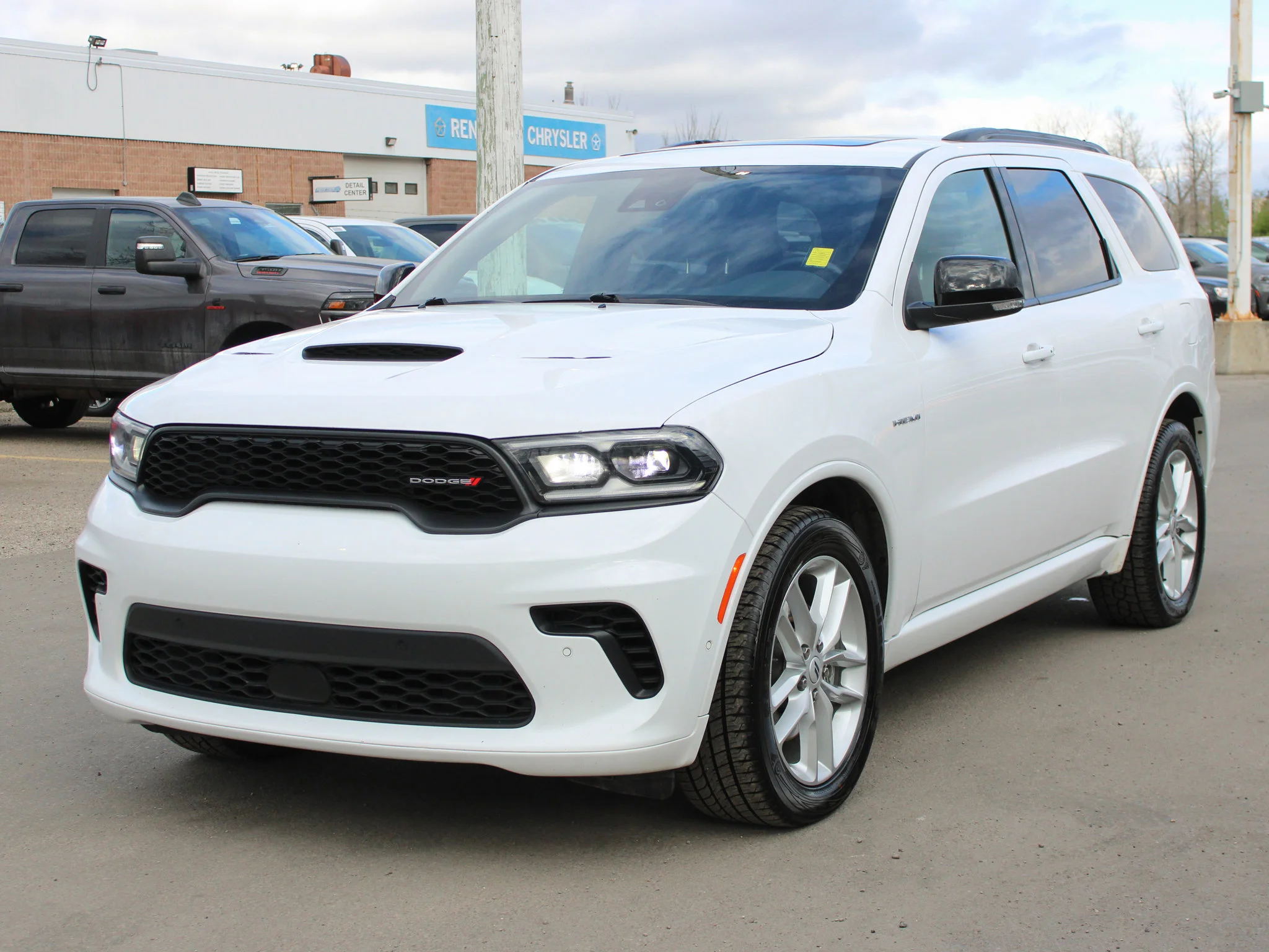Certified Used 2025 White Dodge R/T * No Accidents | HEMI V8 | Heated/Vented Seats | Adaptive Cruise | Trailer Tow | Apple CarPlay image 12